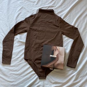 MOCK NECK LONG SLEEVE BODYSUIT